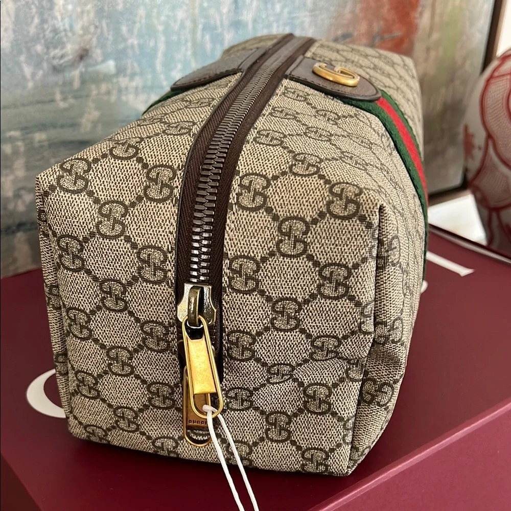 Brand New With Tags GUCCI SAVOY MEDIUM TOILETRY CASE - Picture 3 of 7
